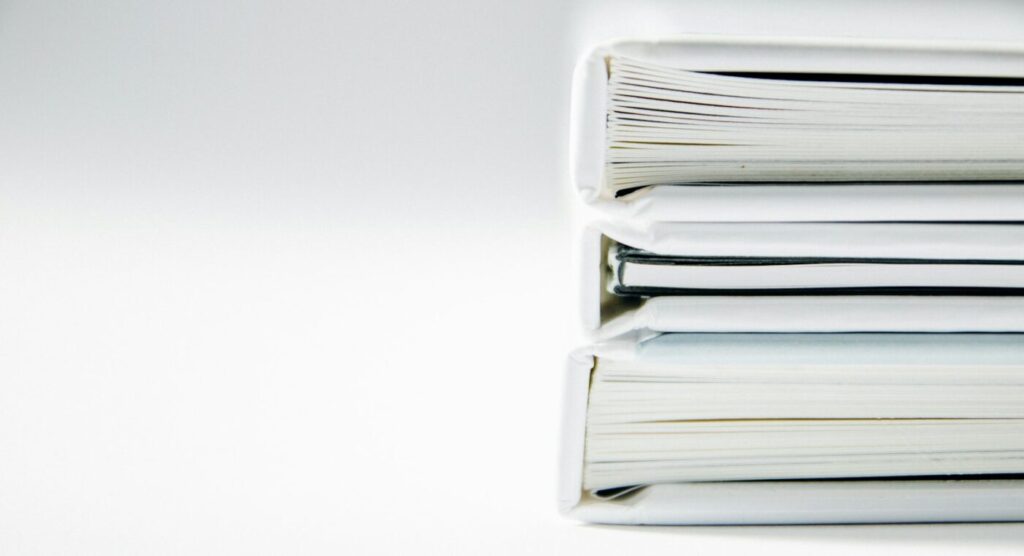Stack of folders representing free alternatives to WinRAR and WinZip